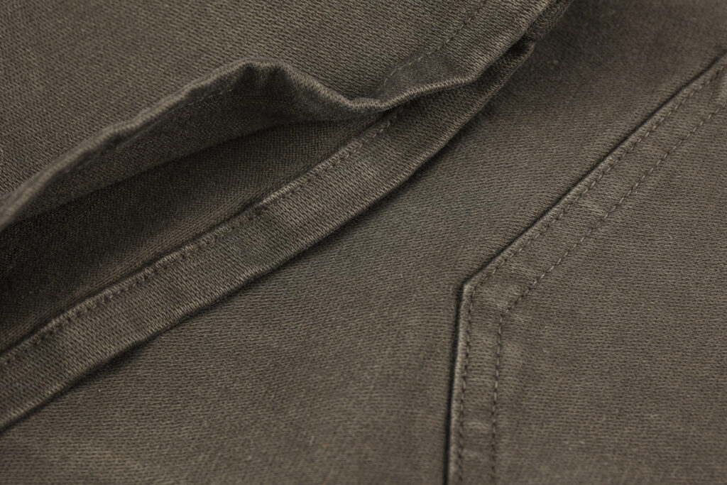 Tessuto per abbigliamento armaturato